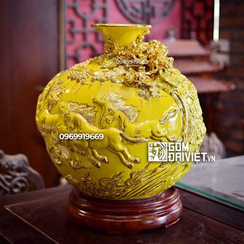 Bình hút tài lộc đắp nổi Mã Đáo Thành Công vẽ vàng Bát Tràng – Men vàng - 35cmx35cm