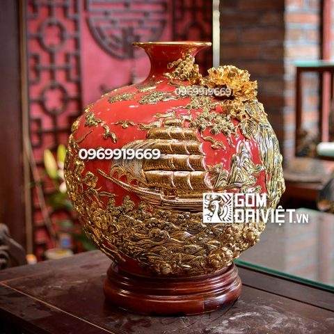 Bình hút tài lộc đắp nổi Thuận Buồm Xuôi Gió vẽ vàng Bát Tràng – Men đỏ - 35cmx35cm