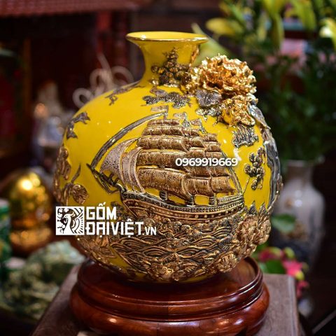 Bình hút tài lộc Thuận Buồm Xuôi Gió vẽ vàng Bát Tràng - Men vàng - 30cmx30cm