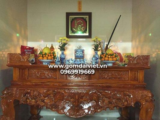 Hướng đặt bàn thờ hợp phong thủy cho gia chủ tuổi Nhâm Ngọ (1942, 2002) 